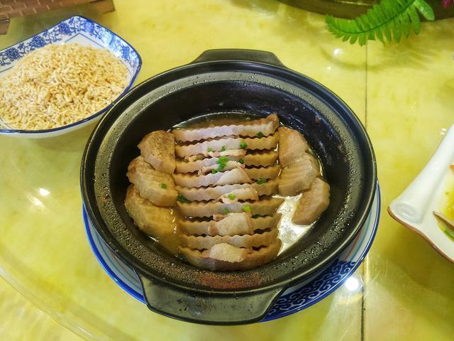 出手|孩子高考581分,父母大摆10桌宴席,邻居就这分也拿得出手