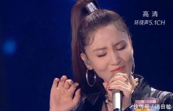 二人|张月张萌合体唱歌,镜头扫过二人脸蛋,确定张萌才是“姐姐”?