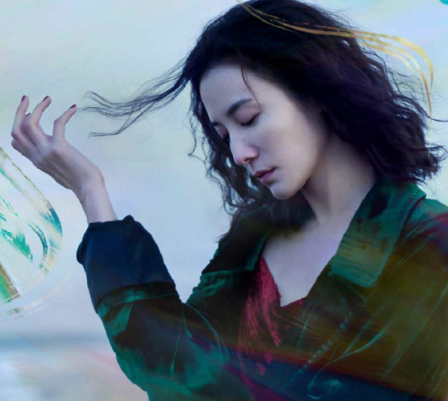 白色|《白色月光》:每一段关系的开始结束,都不必在别人的旁观价值里