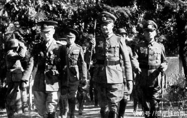 坐飞机|老照片二战德军上将坐飞机视察,迫降在苏军雷区,阵亡