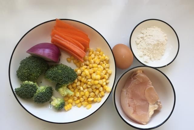 趁热|蔬菜鸡肉饼,营养丰富又健康,外面酥脆内里香软,趁热吃非常香