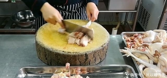 下入锅中|淮扬菜大厨改良员工餐将香菇烧鸡这么做,鲜香微辣,开胃下饭