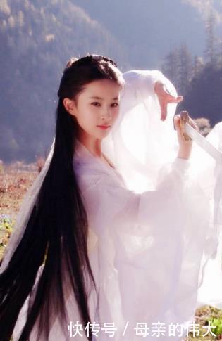 从不|刘亦菲为何从不拍清宫剧？当看到他旗头造型，一集就领盒饭