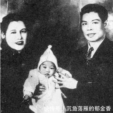 令人|10张老照片回顾李小龙一生:师父叶问断言短命,图9令人心酸落泪