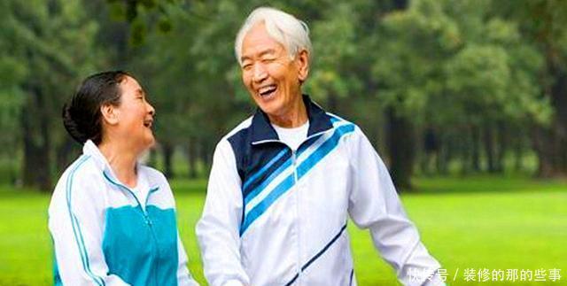 现实|“丁克太自私，年轻时玩，晚年遭罪”，现实差距很大