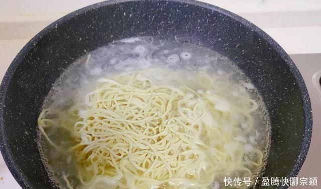 好吃|打卤面怎么做才鲜美?原来是在卤里加了它,汤鲜味美,好吃没够!