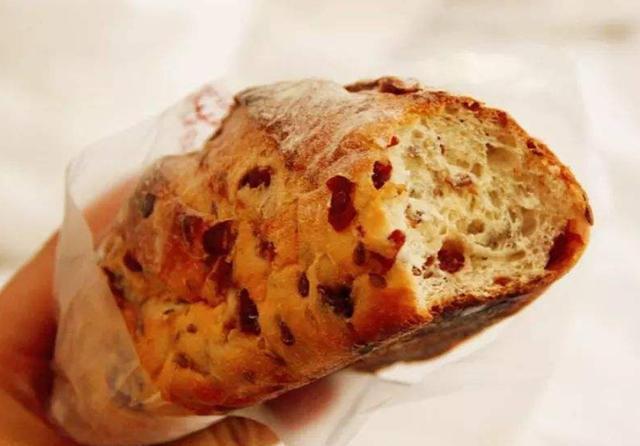 着大量|买面包时,遇到这4种最好别买,点心师:只有不懂的人才会买