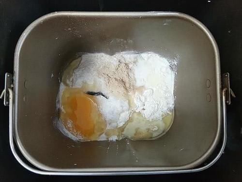 面包|以后面粉就这样做,加1个鸡蛋,不用烤不用蒸,比蛋糕都好吃