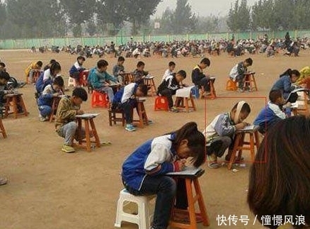 笑话|搞笑图片幽默段子笑话:孩子你考试咋没有椅子坐呢,这样很累吧?