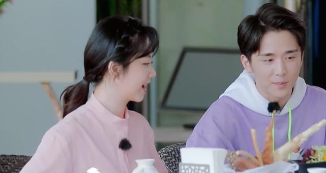  逃不过|谭松韵上节目逃不过“送命题”，选大哥还是小哥，可以观察到她心中有数