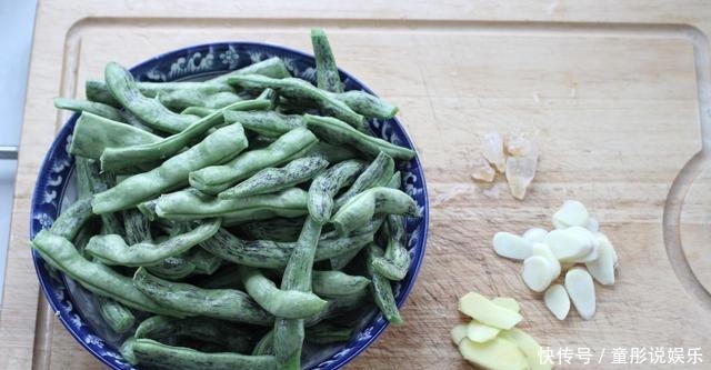  开锅|大热天就用电饭煲做懒人饭，一开锅香气扑鼻，简单省事好吃极了