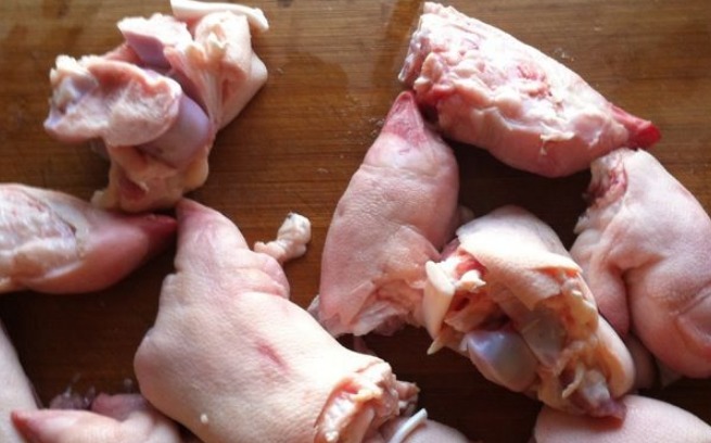  就可以|焖猪蹄时，直接下锅煮是大错特错，多加1步，猪蹄软糯入味无腥味