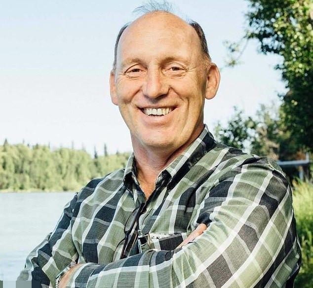 飞舞|美国两架飞机相撞:爆炸瞬间碎片飞舞,如同911一般恐怖