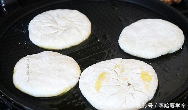 初二|初一饺子初二面，初三宅在家里烙合子，平平安安过大年