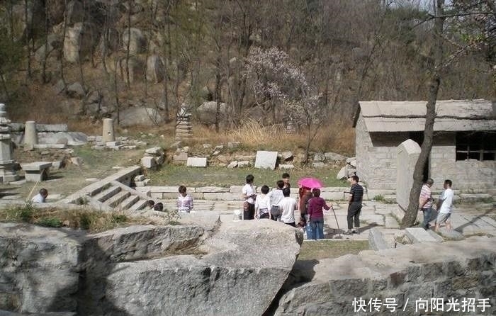  坟墓|明朝绝顶高僧, 却遭人盗墓, 专家挖掘后却无心赶走两只“上古”神兽