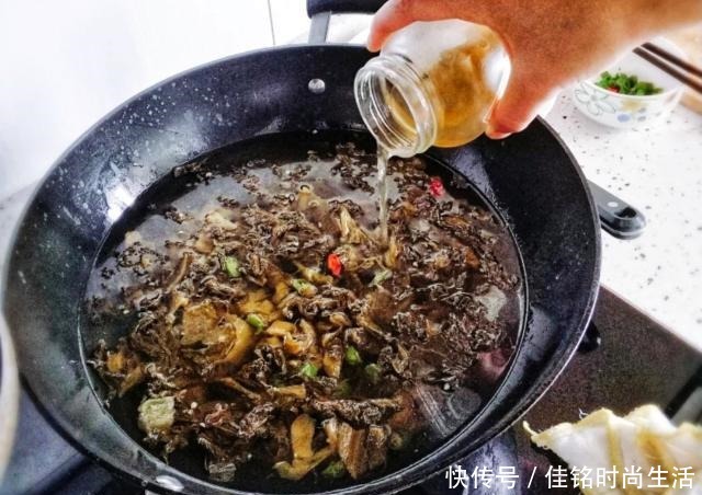 做法|不会做酸菜鱼饭店大厨教你详细做法,学会了,汤酸麻辣鱼肉鲜