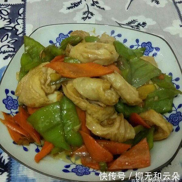 小厨房|超小厨房做炸辣椒香肠,两个大肠配配菜,一个胡椒粉,一个洋葱