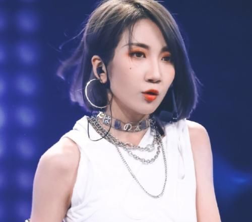 赢家|有种人生赢家叫乃万,在青你2中淘汰后官宣新身份,成团队内唯一