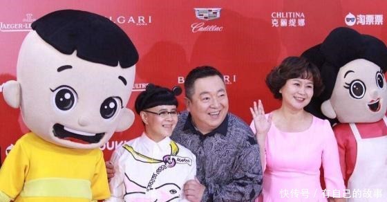 农村|少儿节目主持人董浩,退休后农村生活曝光,坐村口吃面条让人心酸