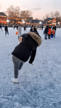 爸爸|搞笑GIF:孩子,都怪你爸爸的脚丫子有毒