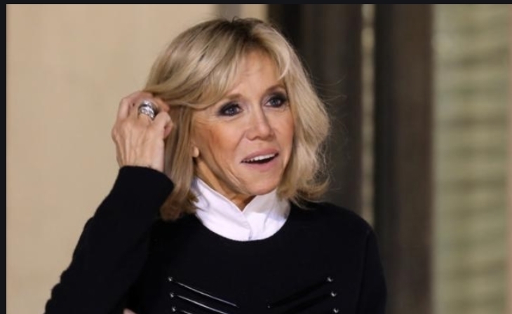 破坏|布丽吉特丸子头现身超减龄,少女感满满嫩回颜值巅峰?手部细节破坏美感