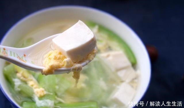 爽口|秋天，吃肉不如喝汤，这三样素菜搭配，简单一煮，比吃肉还爽口