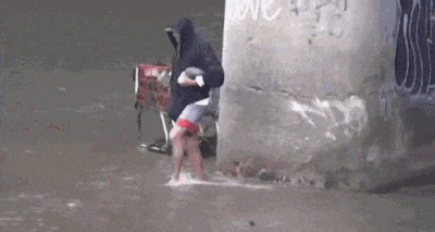 搞笑|搞笑GIF：气球根本无法升起一个人！