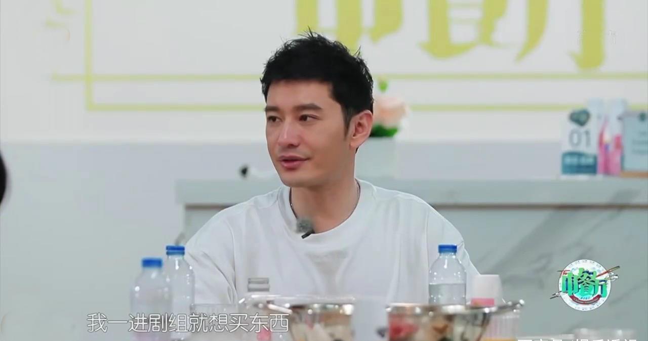 补刀|赵丽颖拿扫把拿出女侠范,耿直补刀黄晓明,《中餐厅》再回应剪辑