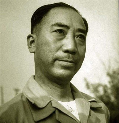 逮捕|戴笠设宴请50个汉奸吃饭,汉奸刚入席,戴笠:现在公布逮捕名单