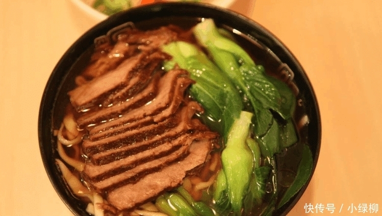 引发|哥们发朋友圈感叹12元一碗的牛肉面, 照片引发了集体吐槽!