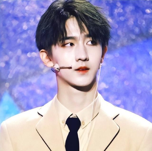 颜值|实力强劲的新兴男团R1SE,高颜值花美男让人眼前一亮