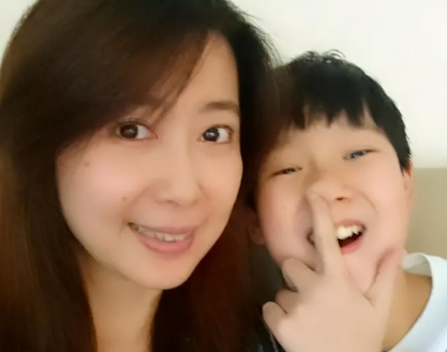 颜值|孟庭苇:哥哥去世,父亲中风,20年颜值不变,单身6年陪儿子