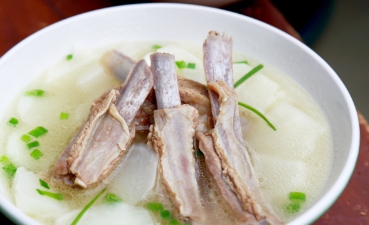  白萝卜|爱吃羊肉又怕膻，几个小技巧教给你，羊肉变得很鲜美