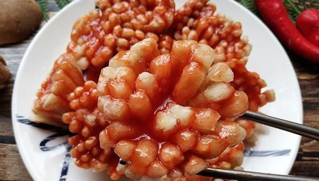 清炒|我家杏鲍菇从来不清炒,裹点淀粉这样做比肉更香,刚上桌就吃完了