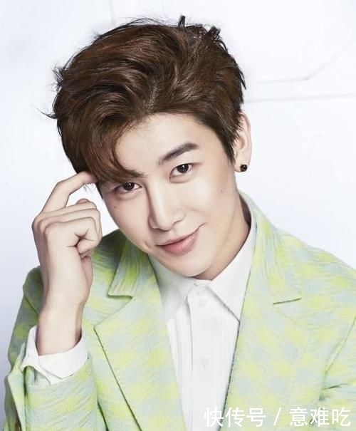 王一博|从UNIQ队长到《追逐梦想》,周艺轩如何慢慢活在王一博光芒之下