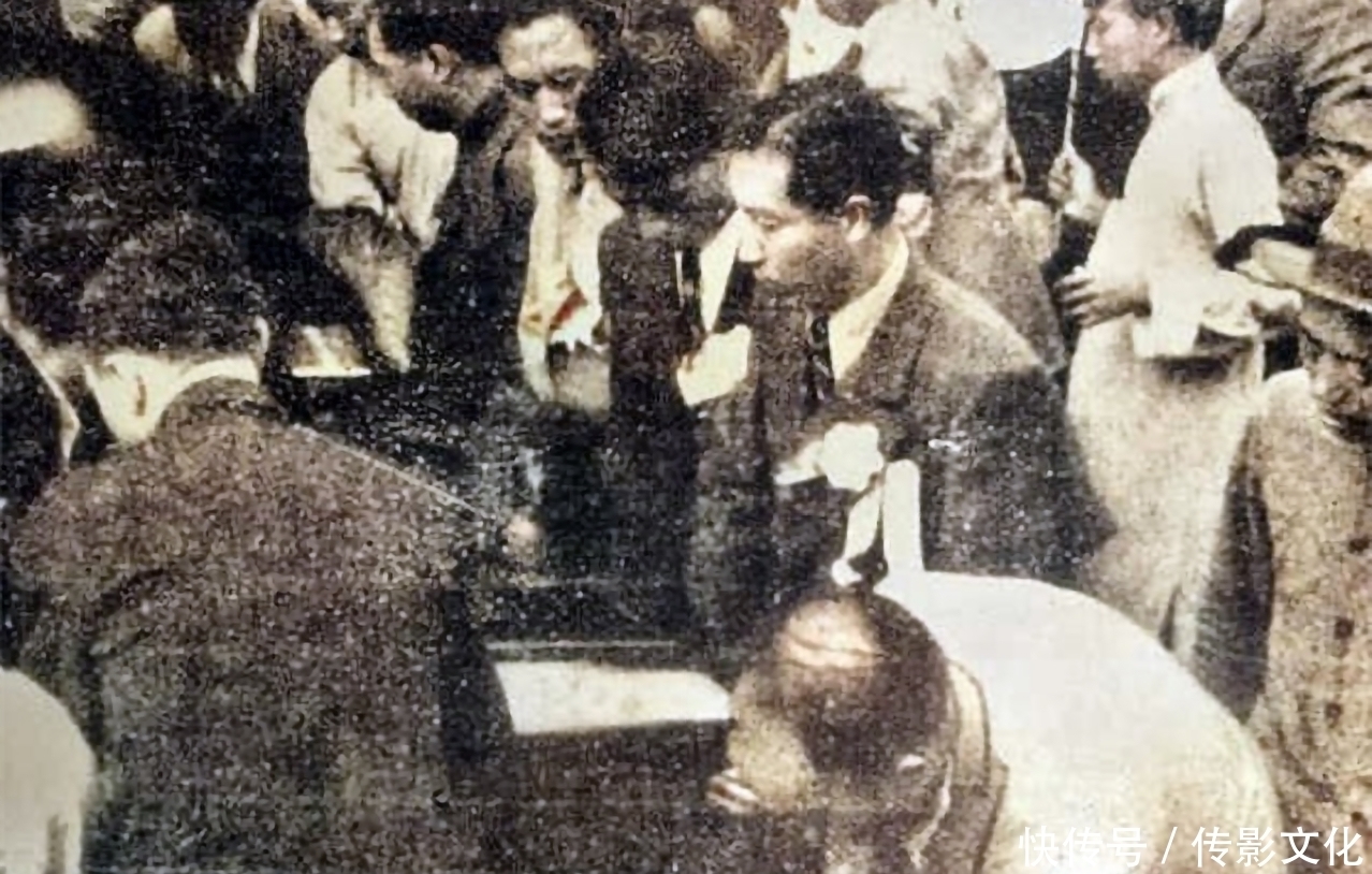 珍贵|1936年鲁迅出殡珍贵老照片,几万人送行,16位文学界大佬抬棺扶灵