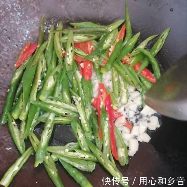 香辣|香辣猪耳,香辣入味,下酒下饭