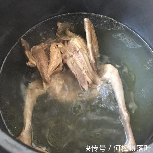 好喝|鲍鱼鸽肉丝瓜汤，营养丰富，鲜美好喝