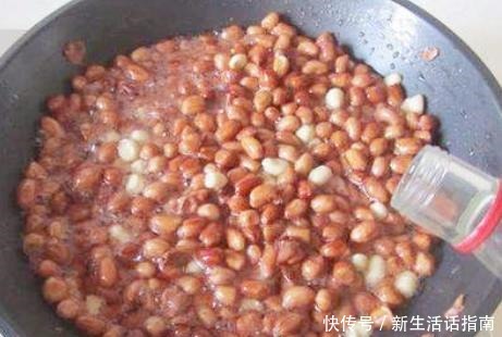 放油|油炸花生米,别只会放油,多加1点技巧,花生米香酥脆不返潮