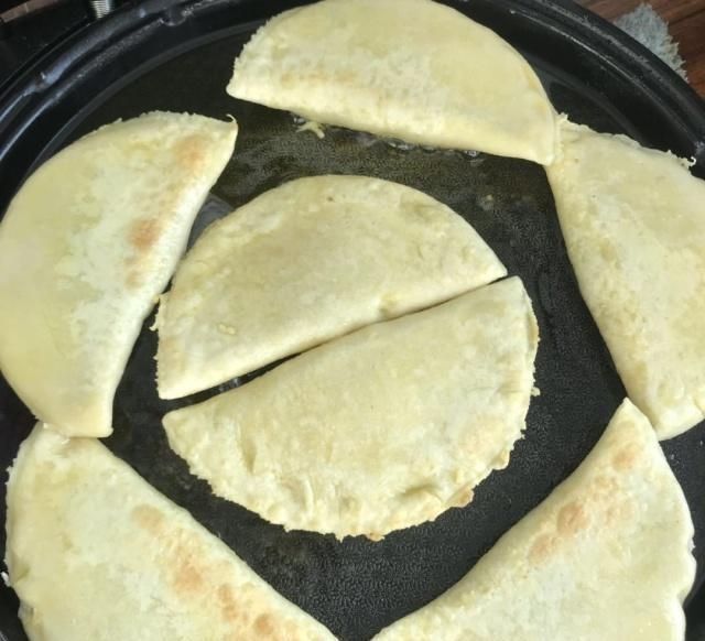  味道|皮薄馅儿大没有褶的韭菜盒子，吃出妈妈的味道