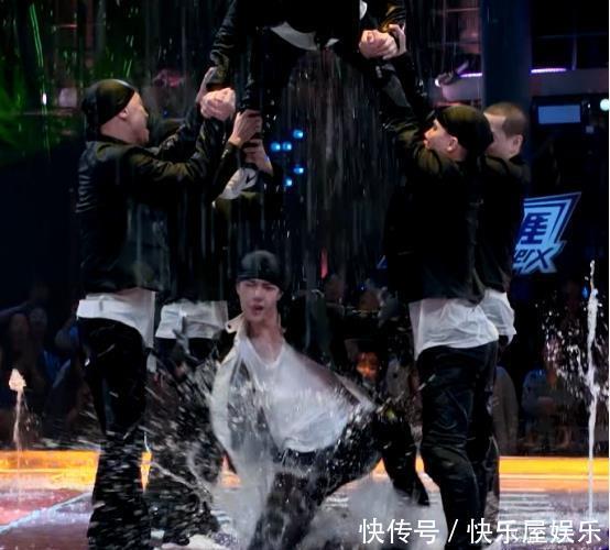 舞台|这就是街舞王一博水舞台太炸了，张艺兴：美中不足，一博没脱！