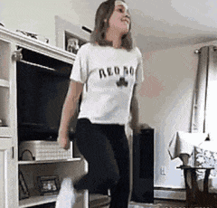 难道|搞笑GIF:这难道就是传说的轻功水上漂吗,这场地也太滑了吧: