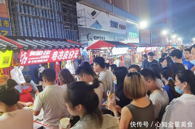 凉皮|李村夜市这对夫妻每天出摊,8元一份的卷凉皮每天卖上千份