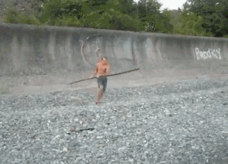 教训|搞笑GIF：那天看我老婆被人拿着棒子教训，我二话没说上去就是一顿打