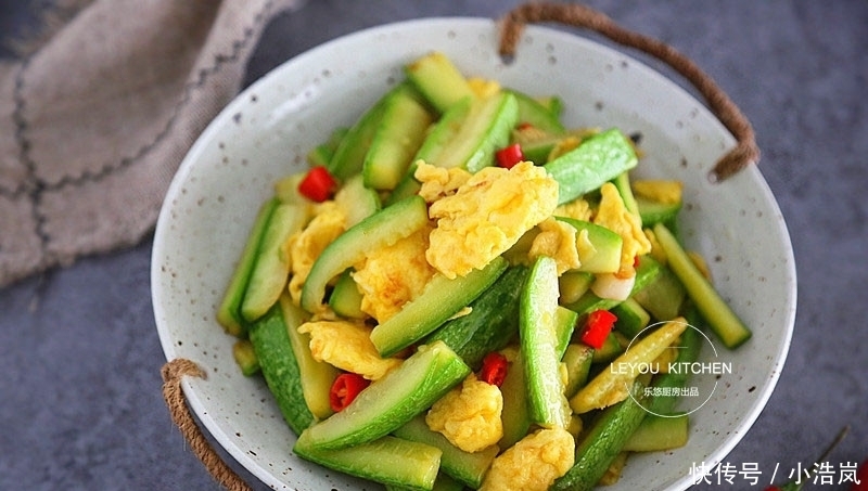 入味|炒一盘西葫芦出少半盘汤?掌握3点,入味好吃,还不易出汤