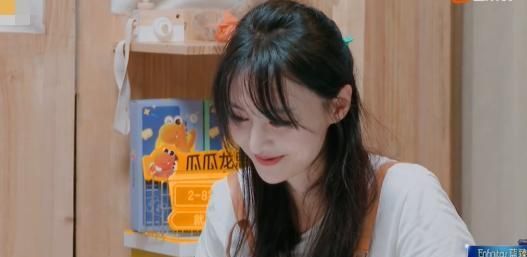 帮忙洗白|郑爽带娃录综艺,玩手机被批不敬业,节目组帮忙挽尊却闹出笑话