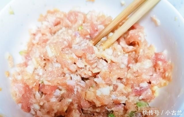 快手|这菜不放一滴油,滑嫩入味,15分钟就出锅,远离油烟,老少皆宜!