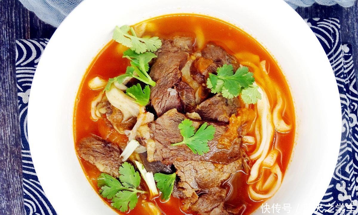 炸酱面|中国最具代表的5碗面,本地人超级爱吃,外国人理解不了