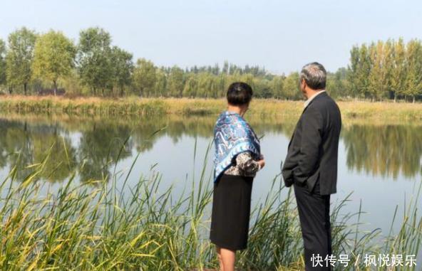 尼格|尼格买提又皮了!晒父母爬山照,还把秦昊P中间玩起“爬山梗”