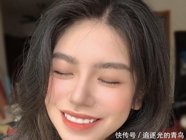  美妆蛋|上妆工具怎么选？刷子、美妆蛋、粉扑，教你如何挑选适合你的工具